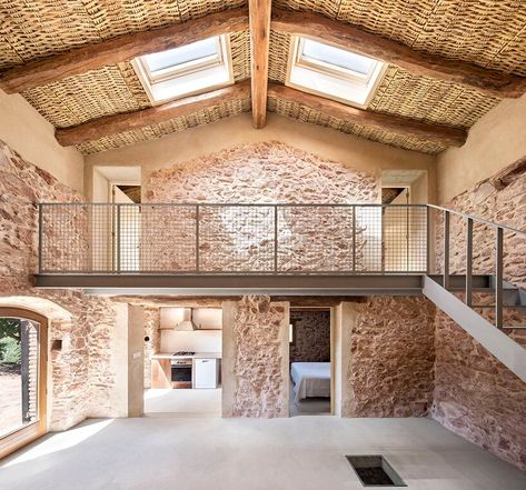 GMO arquitectura restores a small stone house in the catalan countryside Small Stone House, Barn Renovation, Casa Country, Life Abroad, Italian Interior, Country Homes, Stone Walls, Natural Ventilation, Small Houses