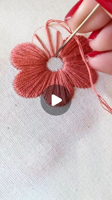 Hand Embroidery Easy Designs, Easy Embroidered Flowers, Flower Embroidery Designs Tutorial, Embroider Flower Tutorial, Floral Embroidery Patterns Printable, Easy Embroidery Designs For Beginners, Hand Embroidery Flowers Tutorial, Embroidered Flowers Tutorial, Simple Embroidery Designs For Beginners