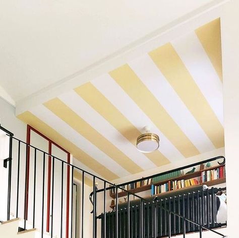 Clever on Instagram: "Striped ceilings forever!! This one by @driesotten is the perfect reason to look up 💫 #regram @driesotten" Stripe Ceiling Bedroom, Painted Ceiling Stripes, Coloured Ceilings, Stripe Wall Paint Ideas, Stripes Wall Paint, Panelled Ceiling, Gold Striped Walls, Striped Walls Vertical, Striped Wallpaper Living Room