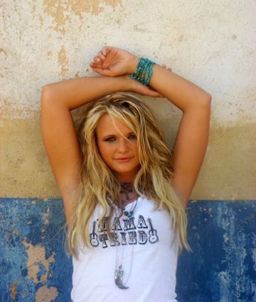 miranda  lambert in kerosene in her MAMA TRIED junk gypsy tank Miranda Lambert Photos, Mama Tried, Miranda Lambert, High Society, White Tank, Country Girls, Her Hair, Halloween Costume, Beautiful People