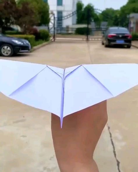 @artshowy publicó en su perfil de Instagram: "Write "FLY" in another language Which plane design 1, 2 or 3? ✈ By ID: SGZZ520 (Döuyin) #airplane…" Origami Airplane, Paper Bat, Paper Craft Videos, Instruções Origami, Cool Paper Crafts, Easy Paper Crafts Diy, Paper Airplane, Origami Crafts Diy, Diy Crafts For Kids Easy