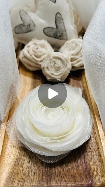 Diy Fabric Flowers Tutorial, Make Flowers Out Of Fabric, Rolled Fabric Flowers, Making Fabric Flowers, Fabric Rose, Rose Tutorial, Fabric Flower Tutorial, Diy Roses, Flowers Ideas