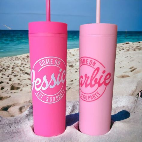 Personalized Tumbler With Name, Personalized 16oz Tumbler, Pink Tumbler With Name, Persona #sublimationdesigns #tumblerdesigns #vinyldesigns #sublimationideas #tumblerwraps #svg Birthday Cups Personalized, Glass Tumbler Design, Tumbler With Name, Cricut Projects Easy, Pink Tumbler, Custom Tumbler Cups, Small Business Packaging, Birthday Cup, Sublime Shirt