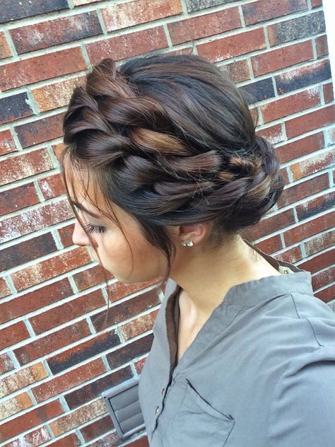 Braid Crown Hairstyles Short Hair, How To Braid Crown, Around Head Braid, Braids Around Head, Junior Bridesmaid Hair With Headband, Oktoberfest Braids, Braided Crown Bun Hairstyles, Braided Crown Medium Length Hair, Twist Crown Hairstyles