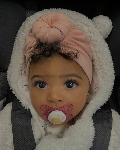 Cute Babies Pictures, Cute Babies Mixed, Cute Black Baby Girl, Blaxican Babies, Cute Babys, Baby Girl Black, Newborn Black Babies, Mixed Baby, Cute Pregnancy Pictures