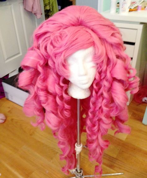 Rose Quartz wig tutorial Rose Quartz Steven Universe Cosplay, Rose Quartz Cosplay, Cosplay Wig Tutorial, Wig Design, Steven Universe Cosplay, Wig Tutorial, Fitness Shirts, Cosplay Hair, Cosplay Tutorial