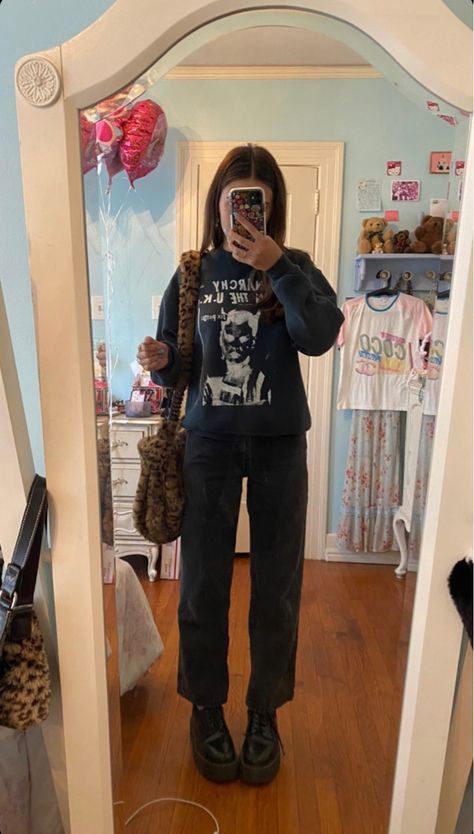 Martens Outfit, Doc Martens Outfit, Outfit Jeans, School Looks, Mode Inspo, 가을 패션, Doc Martens, Mode Inspiration, Fit Inspo