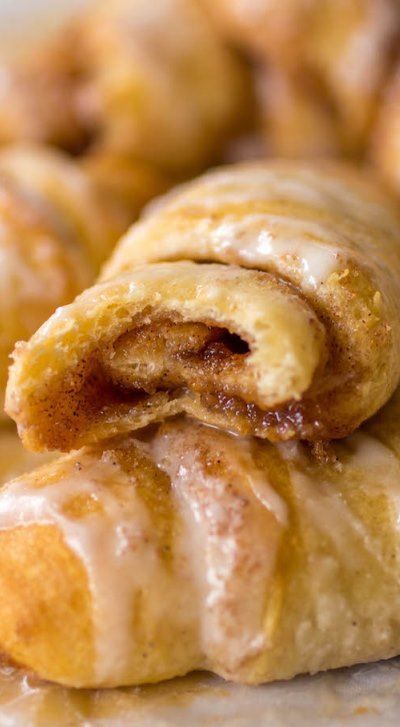 Cinnamon Roll Crescents Homemade Cinnamon Rolls With Crescent, Make Ahead Breakfast Crescent Rolls, Stuffed Crossiant Recipes, Croissant Cinnamon Rolls, Crescent Roll Cinnamon Rolls, Cinnamon Crescents, Crescent Roll Recipes Dessert, Cinnamon Healthy, Shake Recipes Healthy