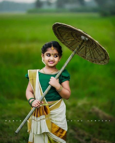 Onam Shoot, Onam Photoshoot, Kerala Traditional Dress, Traditional Dresses For Kids, Kerala Dress, Onam Dress, Pattu Pavadai Designs, Kids Fashion Show, India Photo