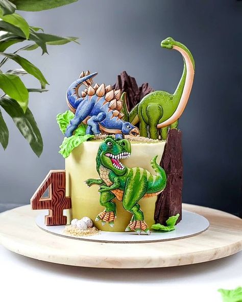 Dinosaur Cakes For Boys, Dinosaur Birthday Party Food, Jurassic World Cake, Jurassic Park Birthday Party, Dinosaur Birthday Theme, Jurassic Park Birthday, Candy Birthday Cakes, Dinosaur Birthday Party Decorations, Dino Cake