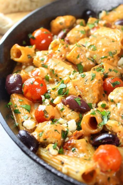 Creamy Mediterranean Pasta, Mediterranean Casserole Recipes, Mediteranian Dishes, Chicken Pasta Skillet, Ramadan Meals, Broccoli Patties, Greek Chicken Pasta, Pasta With Olives, Mediterranean Recipes Healthy