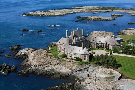 Big Mansion, Rhode Island Mansions, Vanderbilt Mansions, Island Town, Jay Leno, Places In America, American Illustration, Historic Mansion, Newport Rhode Island