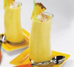 Banana Pineapple Smoothie Resep Smoothie, Flavored Rum, Strawberry Banana Smoothie, Pineapple Smoothie, Healthy Smoothie, Banana Smoothie, It Goes On, Milkshakes, Pineapple Juice