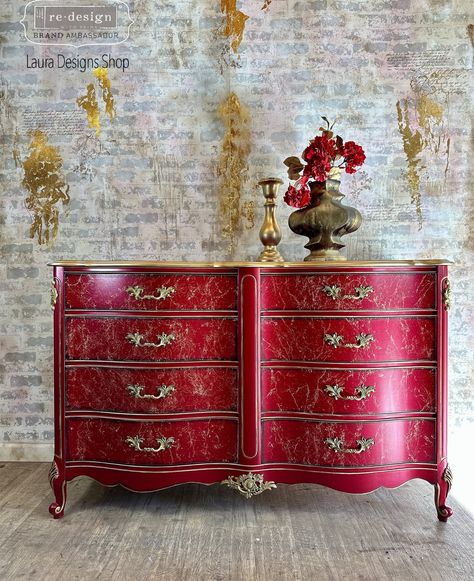 Red Dresser, Revamp Furniture, Furniture Painting Techniques, Diy Furniture Renovation, Painted Dresser, Vintage Dressers, Distressed Furniture, Painting Furniture Diy, Furniture Renovation