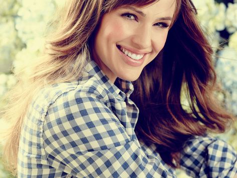 Jennifer Garner Started Making This Recipe 'Years Ago' and Now It's Her 'Family's Top Request' | Jennifer Garner Shares Her Family's Favorite Pizza Recipe Pickle Pizza, Foods Pizza, Celebrity Mom, Homesteading Family, Pizza Dough Recipes, Onion Pizza, Summer Sandwiches, Southern Living Recipes, Leftover Dough