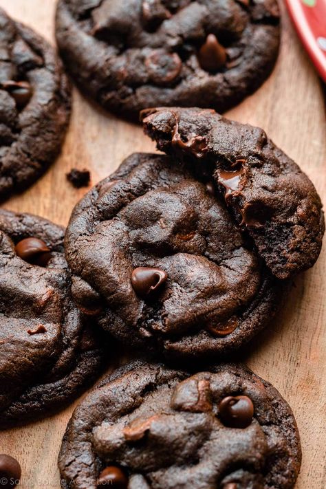 Double Chocolate Chip Cookies Recipe, Double Chocolate Chip Cookie Recipe, Chocolate Dough, Chocolate Chocolate Chip Cookies, Insomnia Cookies, Dark Chocolate Chip Cookies, Cookies Chewy, Gingersnap Cookies, Chocolate Cookie Dough