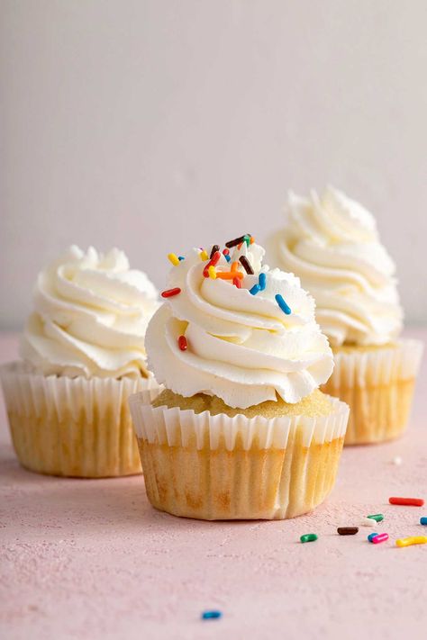 Sturdy Whipped Cream Frosting, Vanilla Cupcakes Recipe, Whipped Cream Frosting Recipe, Stabilized Whipped Cream Frosting, Vegan Vanilla Cupcakes, Easy Vanilla Cupcakes, Grandbaby Cakes, Cupcakes Vanilla, Easy Frosting