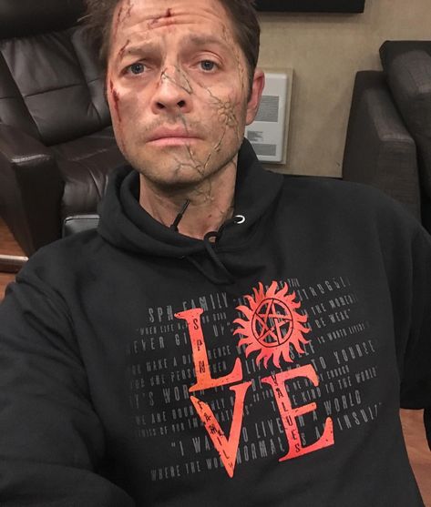 .Misha Collins (@misha) on instagram: "15 minutes to a new SPN ep, West Coast! Also, today is the 1/2-way point of shooting season 12. (Also, love hurts.) http://bit.ly/trio_mci" Leviathan Castiel, Castiel Supernatural, Bobby Singer, Jensen And Misha, Mark Sheppard, Supernatural Pictures, Supernatural Destiel, Tv Supernatural, Supernatural Memes