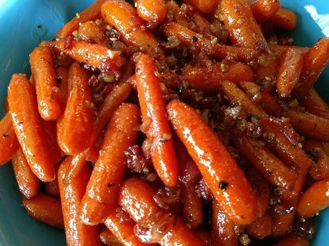 Carrot And Bacon Recipes, Maple Bacon Carrots, Carrot Bacon Recipe, Southern Veggies, Maple Carrots, Steamed Baby Carrots, Sweet Baby Carrots, Bacon Carrots, Carrots Slow Cooker