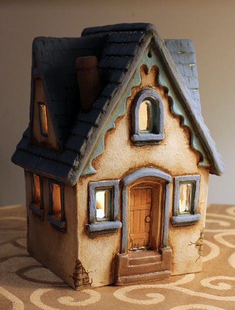 lucyhouse3b med 3d Tiskárna, Old West Town, House Ceramic, Clay House, Clay Fairy House, Ceramic Birdhouse, Small Wooden House, Blue Roof, West Town