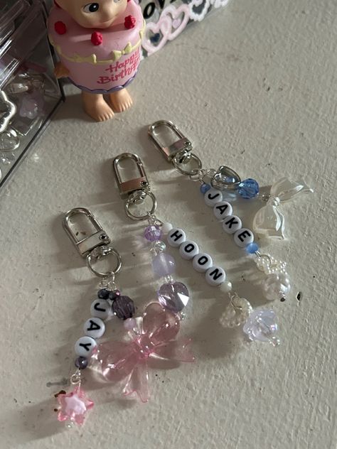 Enhypen Keychain, Txt Stickers, Aesthetic Charms, Kpop Freebies, Beads Keychain, Pop Bag, Kpop Diy, Bead Charms Diy, Fashion Illustration Dresses