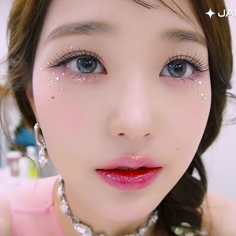 wonyoung ive izone icon 2000s Korean Makeup, Ive Makeup, Kpop Makeup, Pop Makeup, Concert Makeup, Rhinestone Makeup, Cherry Cherry, Barbie Makeup, Magical Makeup