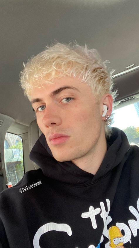 White Streak In Hair, Tanner Reese, Bleached Hair Men, Dyed Hair Men, Crop Haircut, Bleach Blonde Hair, Medium Short Hair, Top Hairstyles, Bleach Blonde