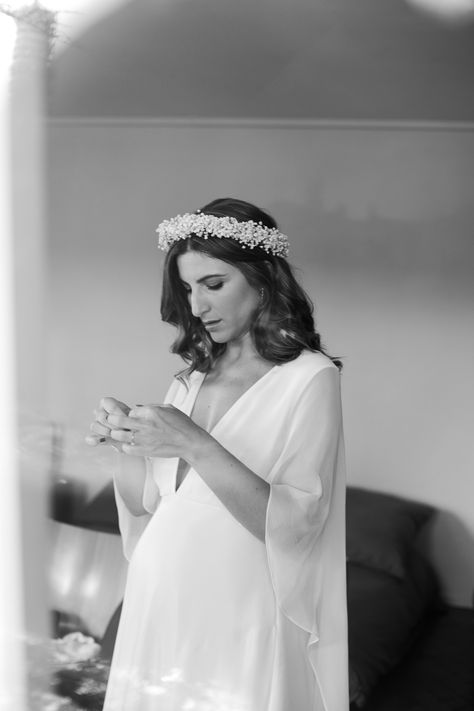 Wedding Dress Pregnant Brides, Pregnant Wedding Photos, Pregnant Bride Dress, Wedding Dress Pregnant, Wedding Dress For Pregnant Bride, Pregnant Brides, Pregnancy Wedding, Bride Shots, Wedding Dresses Pregnant