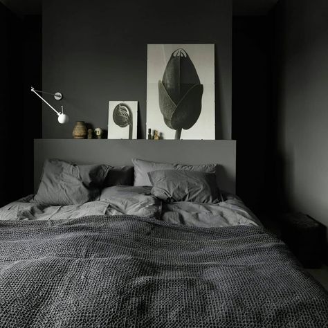 Dark Gray Bedroom, Black And Grey Bedroom, Rustic Apartment, Dark Bedroom, Dekorasi Kamar Tidur, Grey Bedroom, Small Apartment Decorating, Style Deco, Gray Bedroom