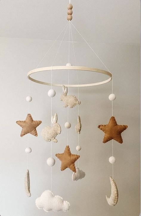 How To Make A Baby Mobile, Mobile Nursery Diy, Diy Mobile Baby, Baby Mobile Ideas, Diy Crib Mobile, Baby Mobile Diy, Mobile Ideas, Felt Baby Mobile, Nursery Diy