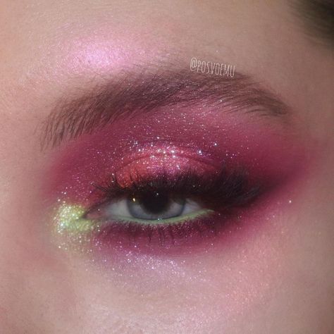 Raspberry Makeup Look, Fuschia Makeup Looks, Witchcore Makeup, Magenta Makeup, Light Makeup Looks, Cute Eye Makeup, Eye Makeup Pictures, Colourpop Cosmetics, Dope Makeup