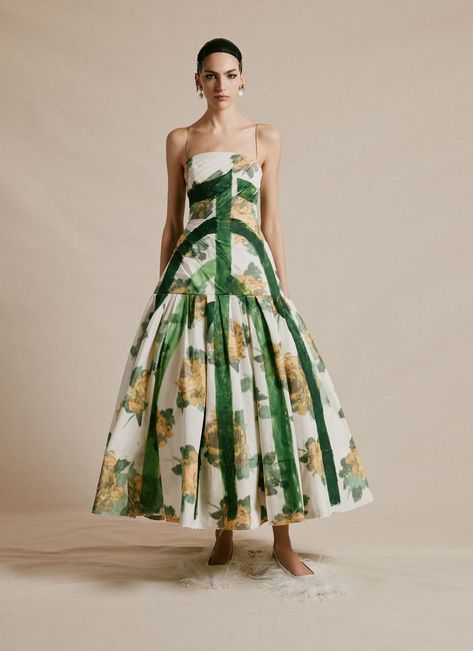 Erdem Fall Winter 2024/25 (Erdem) Birthday Dress For Women, Birthday Outfit Ideas, Fall 2024 Fashion, Fashion Runway Show, 2024 Fashion Trends, Color Trends Fashion, Copenhagen Fashion Week, 2020 Trends, Trending Fashion Outfits