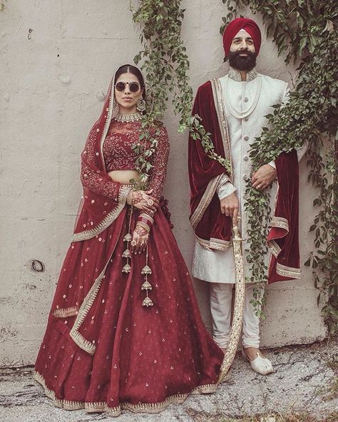 Indian Bride And Groom Outfits Matching, Bride Hairstyle Indian, Hijab Dress Ideas, Indian Bride Lehenga, Indian Wedding Reception Outfit, Indian Bride Jewelry, Simple Indian Wedding, Sikh Groom, Makeup Indian Bride