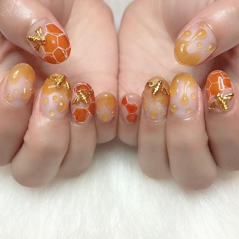 honey nails🐝💛🐝✨💫 . #nailstagram #💅🏻 #honeynails #honey #ハニーネイル #acegel #nailpartner #nail #nailart #gelnails #gelart #kawaii #Japanese… Bumble Bee Nails, Nail Design Glitter, Bee Nails, Nail Design Inspiration, Manicure Y Pedicure, Unique Nails, Nail Art Inspiration, Nail Manicure, French Nails