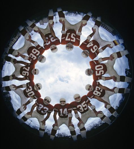 U. of Texas Team in Huddle Neil Leifer, 360 Photography, Ad Photography, Football Photography, Sports Graphics, American Sports, Sport Photography, Types Of Photography, University Of Texas