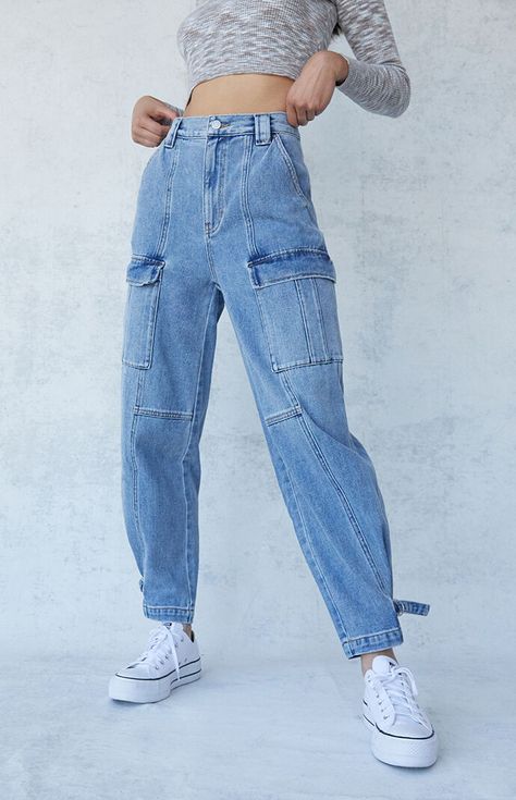 Blue Cargo Pants Outfit, Carpenter Pants Outfit, Cargo Outfits Women, Cargo Outfit, Cargo Pants Outfit Women, Blue Cargo Pants, Cargo Pants Outfit, Casual Wear Dress, Fashion Vocabulary