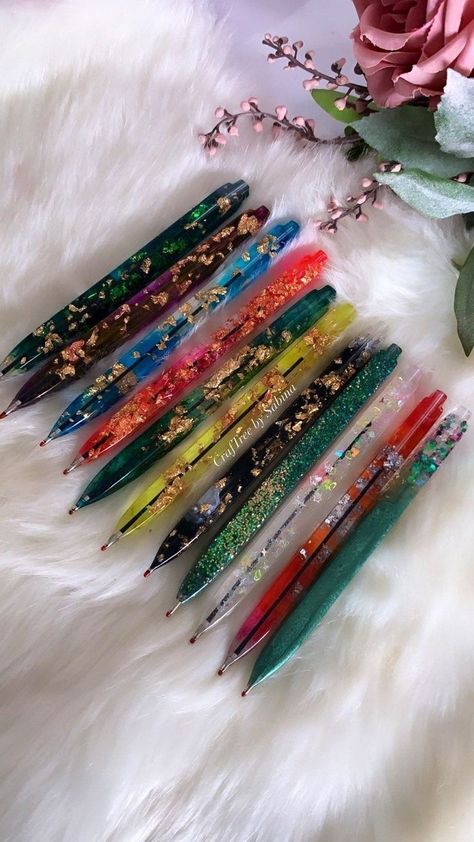 Diy Resin Gifts, Resin Pens, Resin Pen, Pen Craft, Crystal Pen, Handmade Gift Ideas, Resin Jewelry Diy, Resin Jewelry Making, Epoxy Resin Crafts