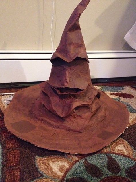 Create an awesome Sorting Hat just like the one from Harry Potter. This paper mache project is great fun for … Harry Potter Motto Party, Harry Potter Weihnachten, Baby Harry Potter, Harry Potter Party Games, Diy Harry Potter Crafts, Classe Harry Potter, Stile Harry Potter, Harry Potter Sorting, Harry Potter Sorting Hat