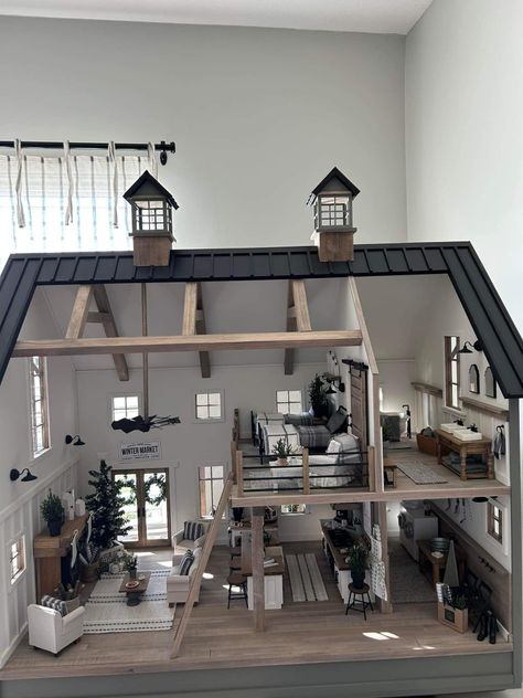 Modern Dollhouse Interior Ideas, Diy Doll House Ideas, Large Doll House Diy, Realistic Doll House, Dollhouse Renovation Diy, Modern Loft Dollhouse, Diy Room Box Doll Houses, Large Doll House, Doll House Makeover