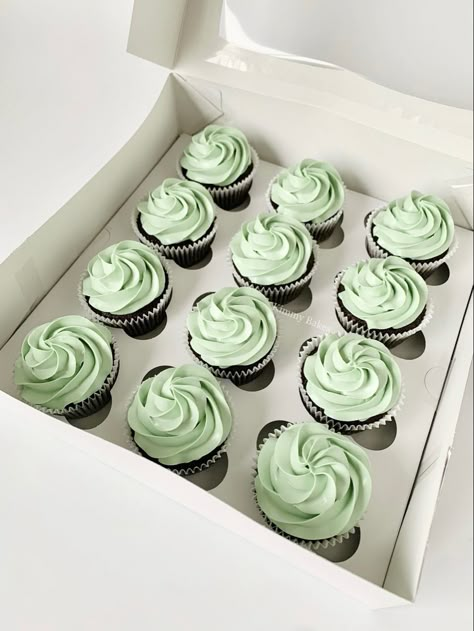 Simple piped buttercream frosted cupcakes Green Frosting Cupcakes, Sage Green Birthday Cupcakes, Light Green Cupcakes, March Cupcakes, Mint Green Cupcakes, Green Cupcakes Ideas, Sage Green Cupcakes, School Cakes, Goose Birthday