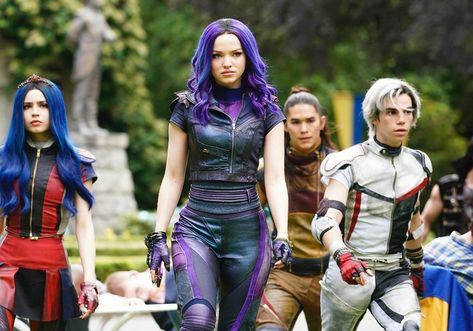 Dove Cameron Descendants, Descendants Mal, Evie Descendants, Mal Descendants, Raini Rodriguez, Mal And Evie, Disney Channel Descendants, Disney Descendants 3, Descendants Cast