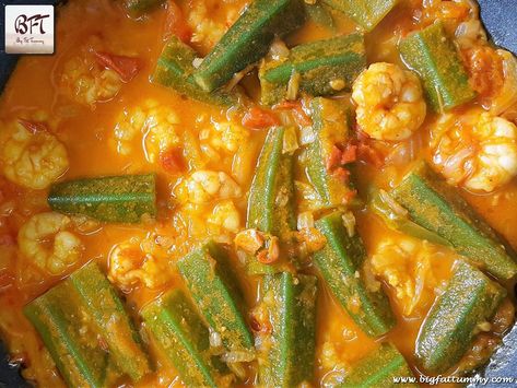 Goan Homes, Goan Prawn Curry, Okra Curry, Vegan Board, Goan Food, Okra Recipes, Prawn Curry, Goan Recipes, Curry Shrimp