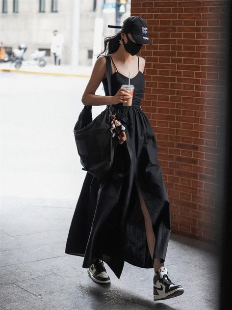 Summer Street Style 2024, Edgy Black Long Skirt, Modern Hanfu Street Fashion, Black Summer Streetwear Skirt, Gothic Spring Streetwear Skirt, Avant-garde Black Summer Dress, Dress Streetwear, Youthful Style, Streetwear Dress