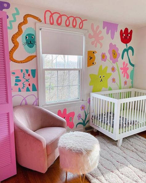 Play Room Painting Ideas, Colorful Playroom Mural, Mural For Playroom, Toy Room Mural, Murals For Girls Bedroom, Playroom Painting Ideas, Maximalist Toddler Room, Kids Colorful Bedroom, Play Room Wall Painting