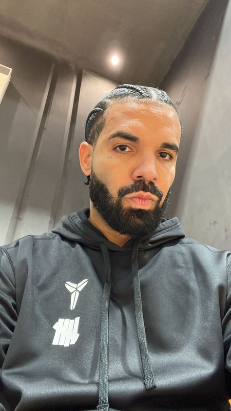 Drake Video, Drake's Birthday, Drake Photos, Drake Drizzy, Cute Travel Outfits, Drake Graham, Aubrey Drake, Artists And Models, American Doll