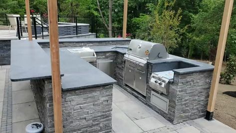 Take a look at our new outdoor kitchen remodel project in Chatham, NJ, and get inspired for your own outdoor kitchen — whether you need to remodel or build it from the ground up. 😍🤗  #outdoorkitchen #outdoorkitchendesign #outdoorkitchens #outdoorkitchendesignstore #granite #steelgraygranite #granitecountertops #outdoorkitchenideas #outdoorkitchengoals #outdoorkitchensandgrills #outdoorkitchenbbq #kitchendecor ⠀ https://video.buffer.com/v/5f02ea24b6c0974d675c2995 Outdoor Bar Under Covered Patio, Outdoor Kitchen Remodel, Granite Outdoor Kitchen, Meja Outdoor, Granite Kitchen Countertop, Outdoor Countertop, Sophisticated Kitchen, Outdoor Kitchen Design Layout Grill Area, Aqua Kitchen