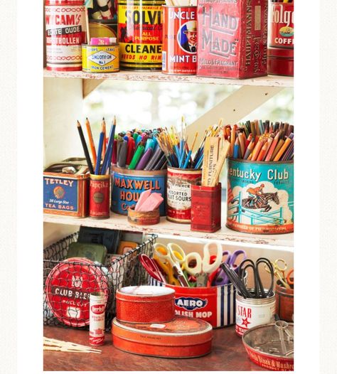 Vintage Craft Room, Lata Vintage, Deco Originale, Office Crafts, Craft Room Storage, Craft Room Office, Vintage Storage, Vintage Tins, Vintage Diy