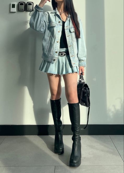 Outfit inspo Zara box pleat denim mini skirt styled with Diesel logo belt and knee-high platform boots Pleated Denim Skirt Outfit, Denim Skirt Outfit Aesthetic, Jeans Selfie, Zara Aesthetic, Denim Mini Skirt Outfit, Aesthetic Skirt, Y2k Denim Skirt, Skirt Outfits Aesthetic, Flared Denim Skirt