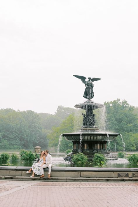 Proposal Central Park, Engagement Photoshoot Central Park, Cantigny Park Engagement, City Park Engagement Photos, Central Park Graduation Pictures, Central Park Nyc Picture Ideas, Bethesda Terrace Engagement, Park Engagement Shoot, Engagement Photos At Park