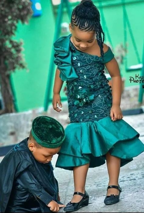 40 Adorable Native Styles for Kids You’ll Love on Your Child Baby African Clothes, African Kids Clothes, Ankara Styles For Kids, African Dresses For Kids, Best African Dresses, Short African Dresses, Lace Gown Styles, Afrikaanse Mode